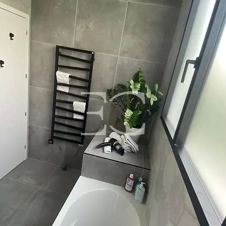 Easy Cles- Center 3 Bedrooms Ac *
