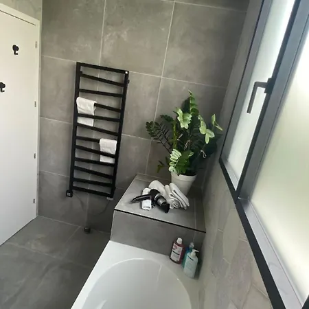 Easy Cles- Center 3 Bedrooms Ac